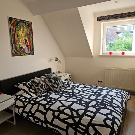 Апартаменты Modern Duplex With Garden Брюссель Экстерьер фото